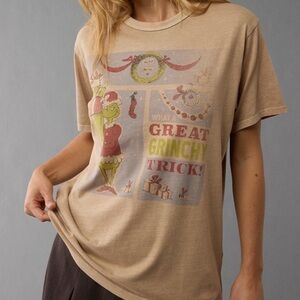 AE Holiday Graphic T-Shirt in Brown